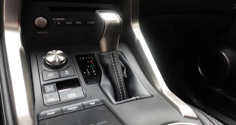 Lexus NX cena 146900 przebieg: 120082, rok produkcji 2019 z Włodawa małe 106